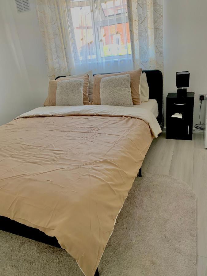 Double Room Bentilee Bucknall  ภายนอก รูปภาพ
