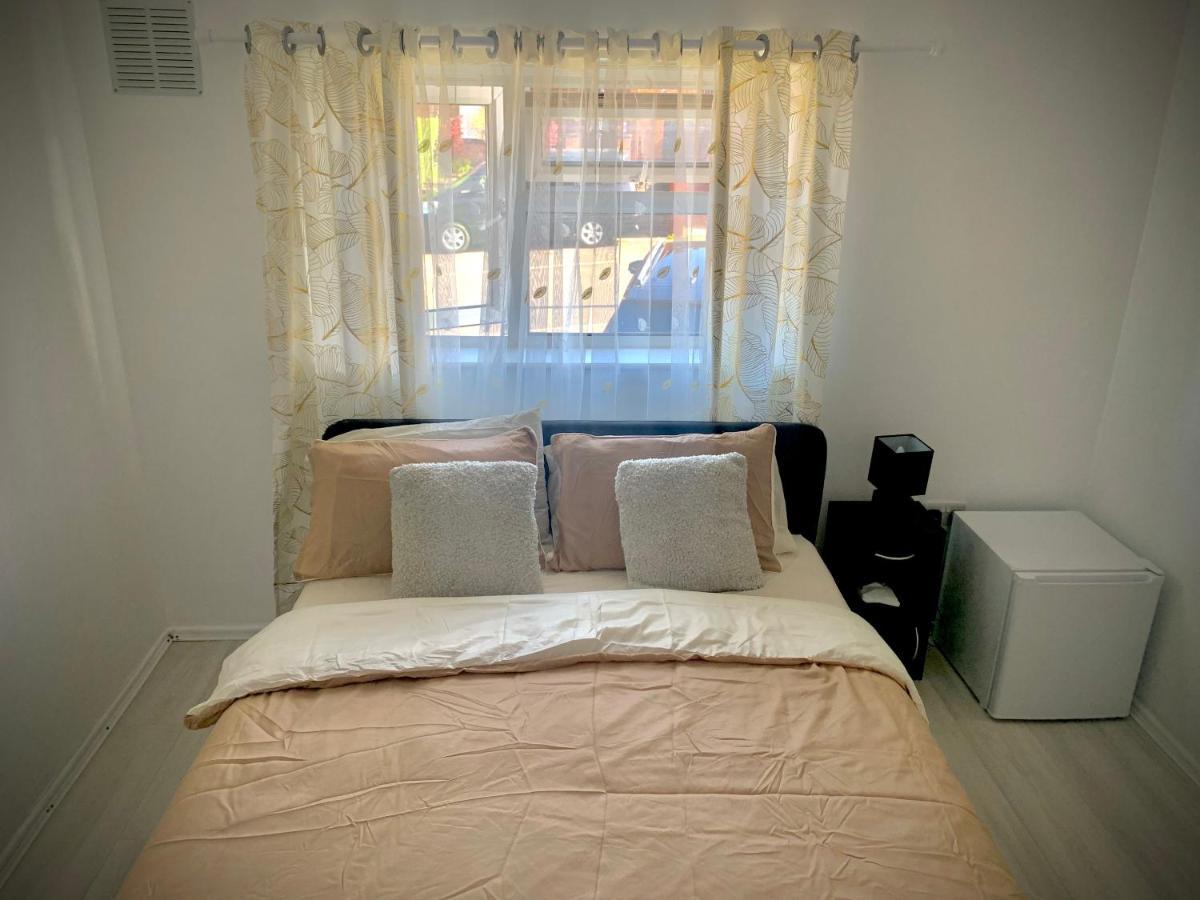 Double Room Bentilee Bucknall  ภายนอก รูปภาพ