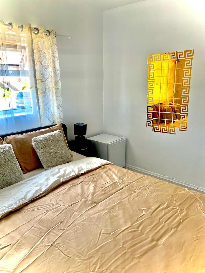 Double Room Bentilee Bucknall  ภายนอก รูปภาพ