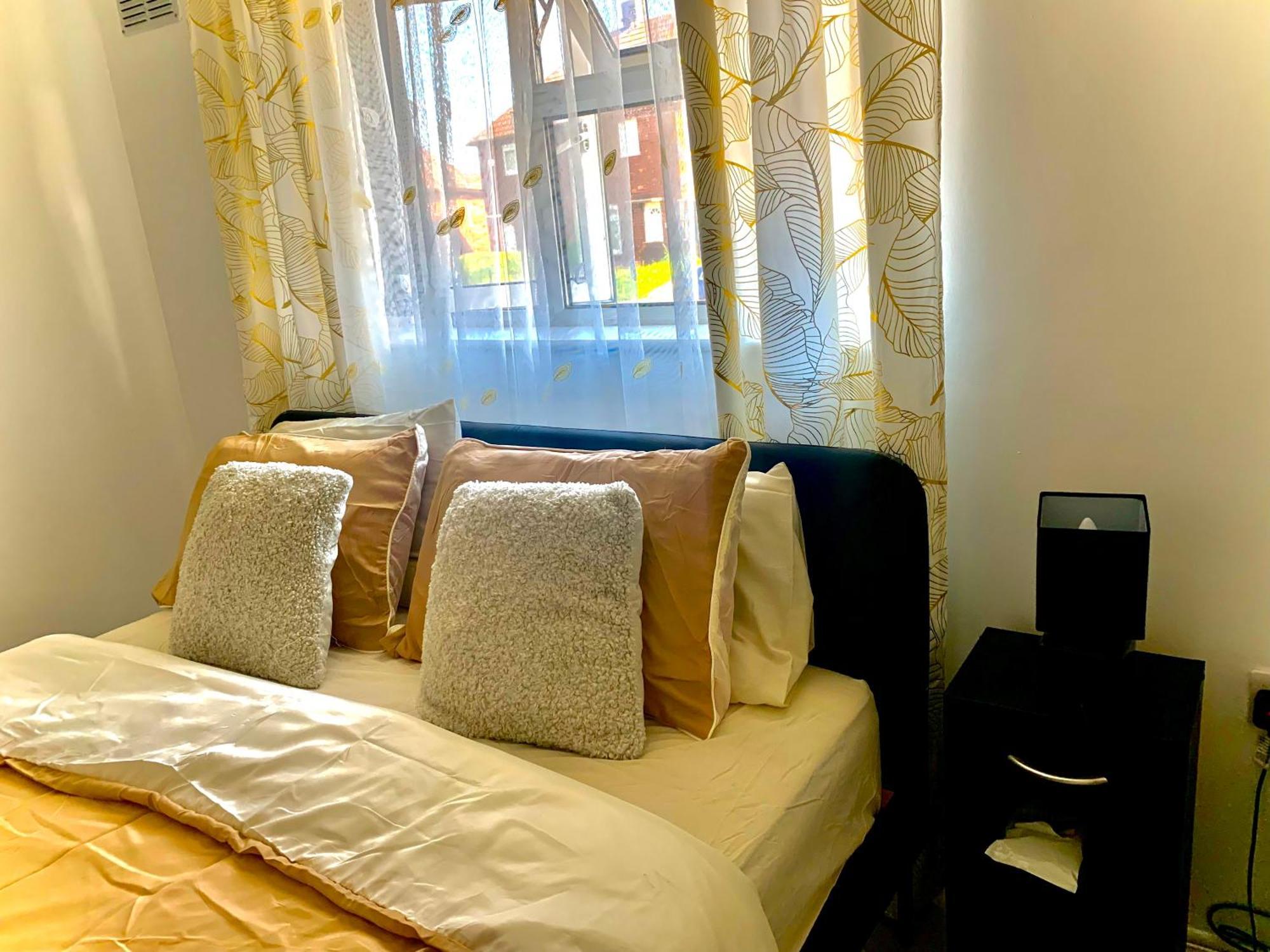Double Room Bentilee Bucknall  ภายนอก รูปภาพ